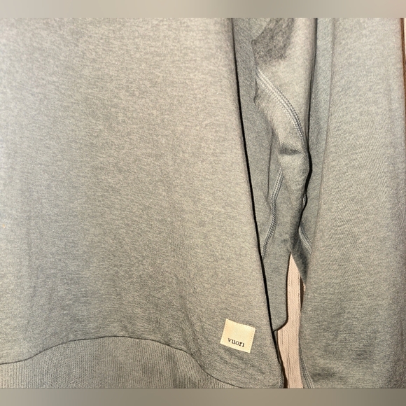 Vuori Sweatshirt Womens XS Blue Gray Crewneck Raglan Pullover Athletic VW241 - Picture 2 of 6